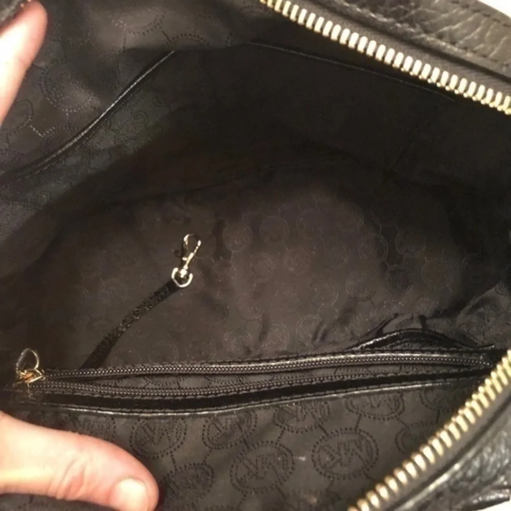 Michael kors black leather smythe turnlock bag